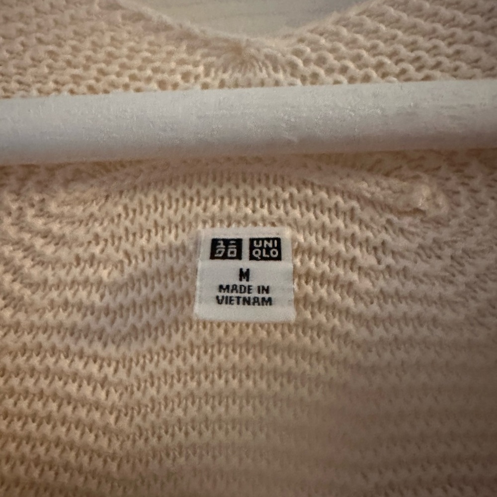 Uniqlo Women's V-Neck Sweater in Soft Beige